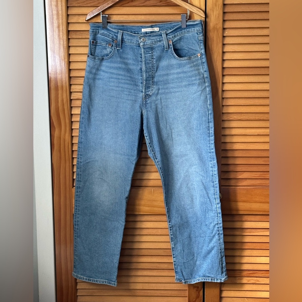 Levi's Women's Ribcage Straight Leg Jeans Size 32